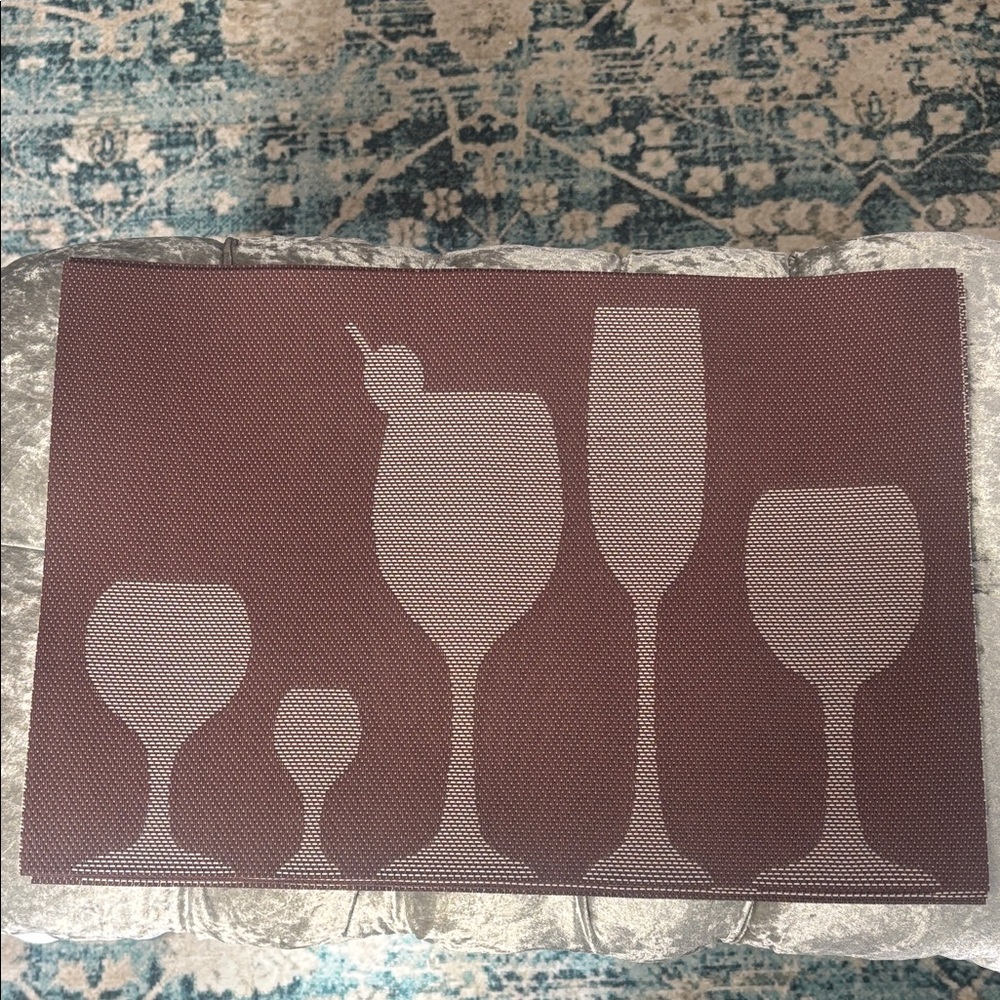 No Brand Wine placemats Set of 8, excellent condition